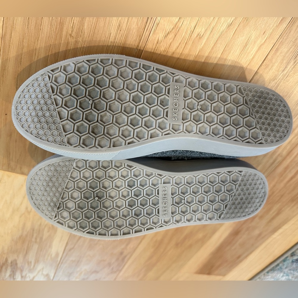 Sketchers Memory Foam slip-on shoes with faux-fur; women’s size 9; gray. Used. - Picture 2 of 5